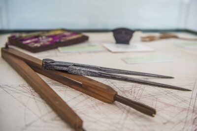 Epure et compas - Agrandir l'image 3 sur 9, fenêtre modale