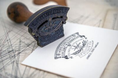 Cachet de l'Ecole pratique de stéréotomie de Pierre-François Guillon - Agrandir l'image 2 sur 9, fenêtre modale