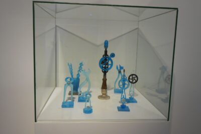 Divers objets créés par le sculpteur Jean Gazdac - Agrandir l'image 23 sur 39, fenêtre modale